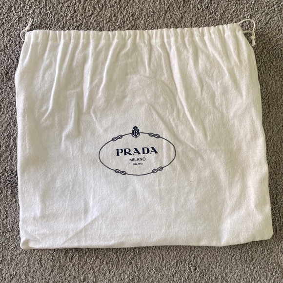 Prada bag in nylon fabric with red calfskin and velvet details. - Picture 8 of 8